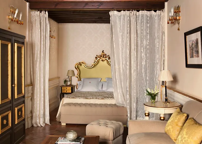 ホテル カーサ 1800 グラナダ