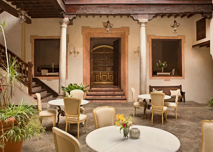 ホテル カーサ 1800 グラナダ